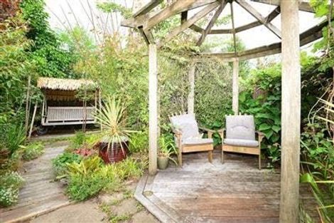 Photo of property in 2 Tyrico Close, Unsworth Heights, Auckland, 0632