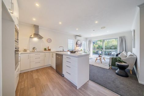 Photo of property in 92 Sunstone Crescent, Timberlea, Upper Hutt, 5018