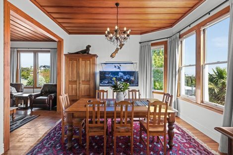 Photo of property in 1 Roslyn Road, Bluff Hill, Napier, 4110