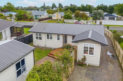 Photo of property in 21 Mazengarb Road, Paraparaumu Beach, Paraparaumu, 5032