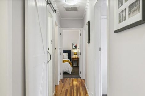 Photo of property in 15 Link Road, Newlands, Wellington, 6037