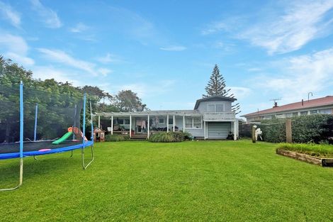 Photo of property in 17 Blanes Road, Weymouth, Auckland, 2103