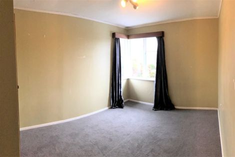 Photo of property in 21 Lyndfield Lane, Newlands, Wellington, 6037