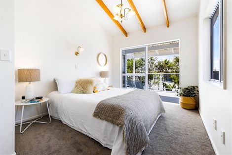 Photo of property in 68 Spinnaker Drive, Te Atatu Peninsula, Auckland, 0610