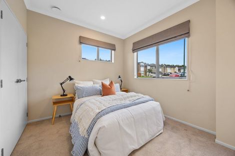 Photo of property in 1 Creggan Crescent, Flat Bush, Auckland, 2019