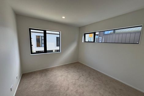 Photo of property in 3/90 Picasso Drive, West Harbour, Auckland, 0618