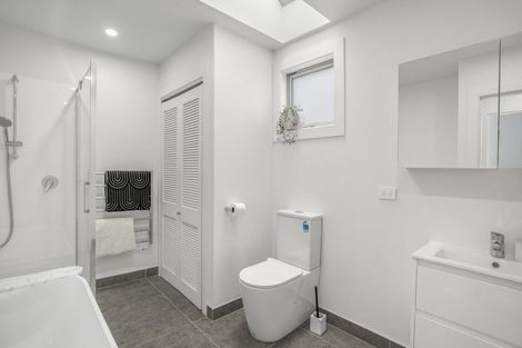 Photo of property in 52a Durham Crescent, Fairfield, Lower Hutt, 5011