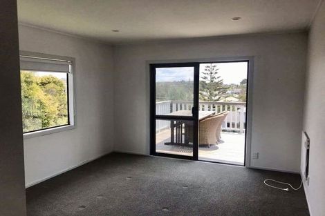 Photo of property in 5 Holiday Road, Stanmore Bay, Whangaparaoa, 0932