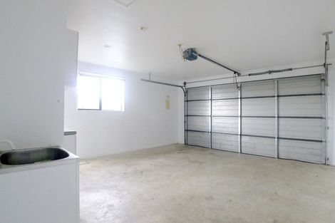 Photo of property in 9 Plumstead Rise, Glen Eden, Auckland, 0602