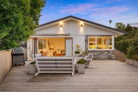 Photo of property in 5 Chevron Place, Castor Bay, Auckland, 0620