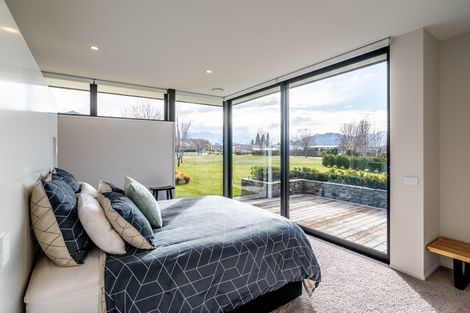 Photo of property in 4 Eden Close, Wanaka, 9305