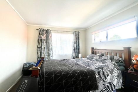 Photo of property in 17 Blanes Road, Weymouth, Auckland, 2103