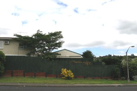 Photo of property in 2/117 Lynn Road, Bayview, Auckland, 0629