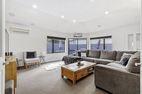 Photo of property in 2 Endeavour Drive, Whitby, Porirua, 5024