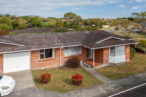 Photo of property in 30a Rewarewa Crescent, Waikanae, 5036