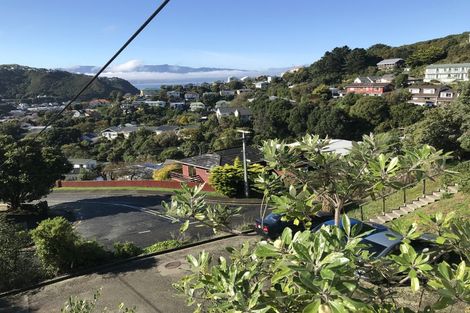 Photo of property in 2/7 Wye Street, Island Bay, Wellington, 6023