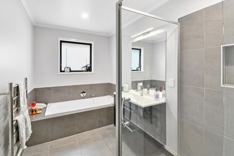 Photo of property in 40 Peacock Place, Pokeno, 2402