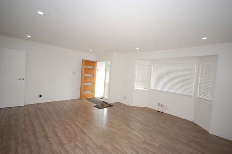 Photo of property in 36 Lendenfeld Drive, Papatoetoe, Auckland, 2025