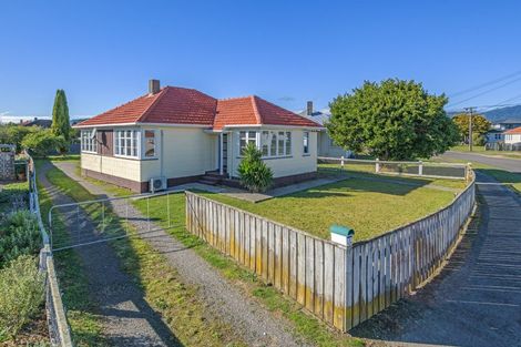 Photo of property in 18 Goldsmith Crescent, Levin, 5510