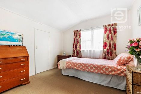 Photo of property in 49 Roberts Road, Te Atatu South, Auckland, 0610
