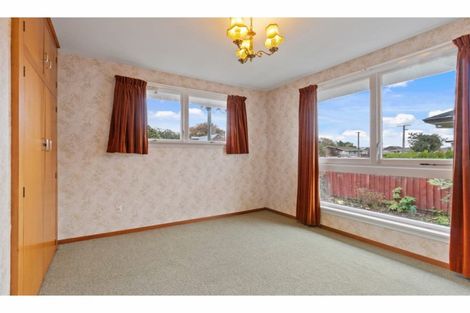 Photo of property in 43 Prestons Road, Redwood, Christchurch, 8051
