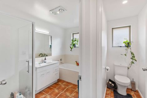 Photo of property in 18 Chic Gardens, Parakai, 0830