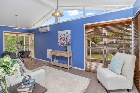 Photo of property in 1/7 The Rosebowl, Sunnyhills, Auckland, 2010