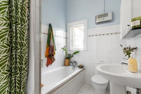 Photo of property in 16 Upland Road, Kelburn, Wellington, 6012