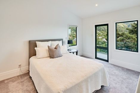 Photo of property in 21 Dillon Street, Lowry Bay, Lower Hutt, 5013