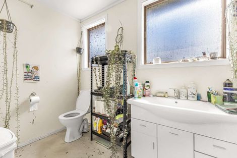 Photo of property in 14 Tawa Street, Inglewood, 4330