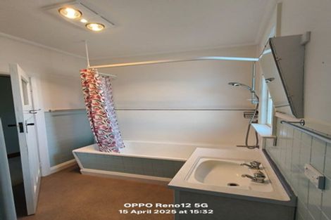 Photo of property in 32 Victoria Road, New Plymouth, 4310