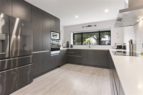 Photo of property in 10 Pyatt Place, Redwood, Christchurch, 8051
