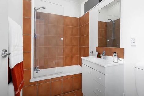 Photo of property in 7u2 Carleton Terrace, Tawa, Wellington, 5028