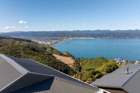 Photo of property in 43a Sunhaven Drive, Newlands, Wellington, 6037
