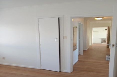 Photo of property in 8 Dawnhaven Drive, Te Atatu Peninsula, Auckland, 0610