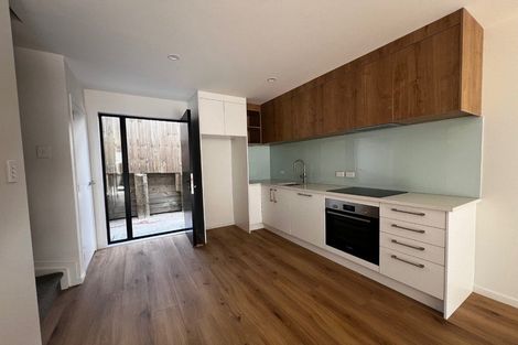 Photo of property in 21 Divich Avenue, Te Atatu South, Auckland, 0610