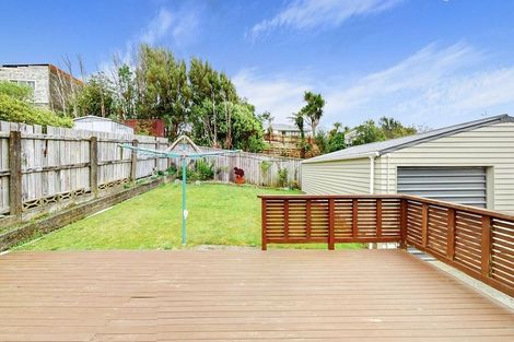 Photo of property in 41 Kenmore Street, Newlands, Wellington, 6037