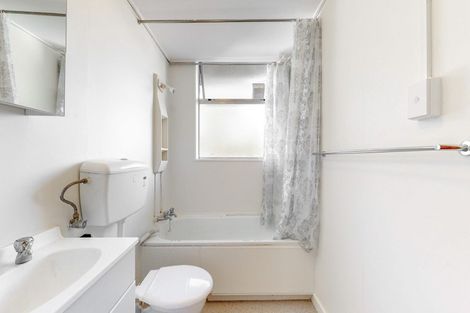 Photo of property in Beresford Apartments, 16/118u Russell Terrace, Berhampore, Wellington, 6023