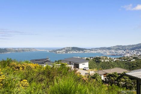 Photo of property in 7b Grumman Lane, Newlands, Wellington, 6037