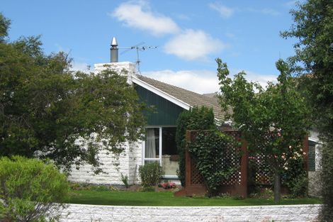 Photo of property in 8 Ribbonwood Place, Hillsborough, Christchurch, 8022