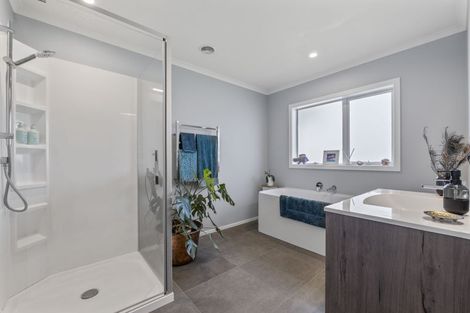 Photo of property in 7 Cross Street, Lepperton, New Plymouth, 4373