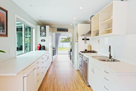 Photo of property in 50 Seaview Road, Paraparaumu Beach, Paraparaumu, 5032