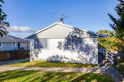 Photo of property in 32 Desert Gold Street, Ascot Park, Porirua, 5024