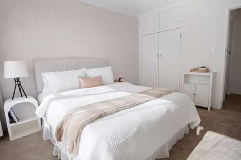 Photo of property in 2/134 Edmonton Road, Te Atatu South, Auckland, 0610