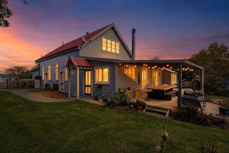 Photo of property in 6 Edwards Street, Kimbolton, Feilding, 4777