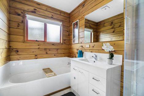 Photo of property in 39a Pohutukawa Avenue, Red Beach, 0932