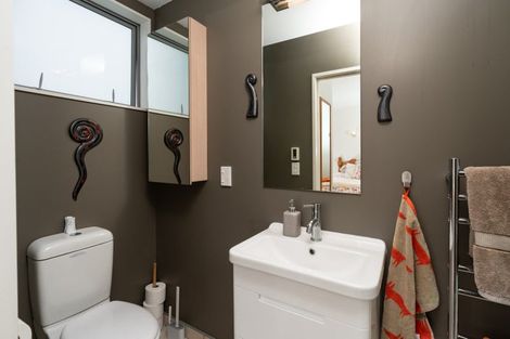 Photo of property in 37 Tiketike Way, Brooklyn, Wellington, 6021