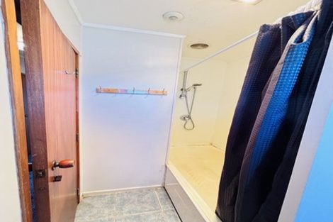 Photo of property in 60 Strid Road, Te Atatu South, Auckland, 0610