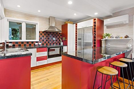 Photo of property in 8 Sylvan Valley Avenue, Titirangi, Auckland, 0604