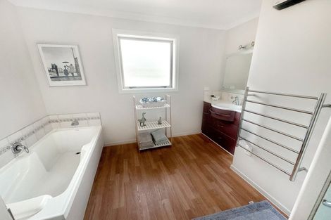 Photo of property in 19 Willowview Drive, Redwood, Christchurch, 8051